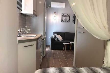 Cozy studio 50m from sea Atenas Exterior foto