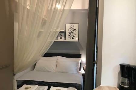 Cozy studio 50m from sea Atenas Exterior foto