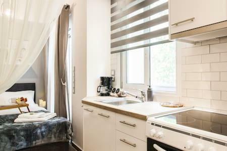 Cozy studio 50m from sea Atenas Exterior foto